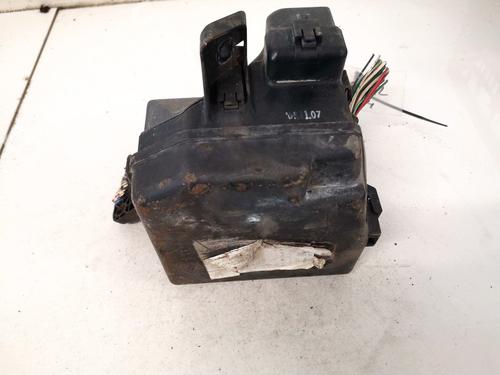 fuse-box-toyota-yaris-_p9_-2005-2006-2007-2008-2009-2010-2011-2012-2013-2014-32911119 main image
