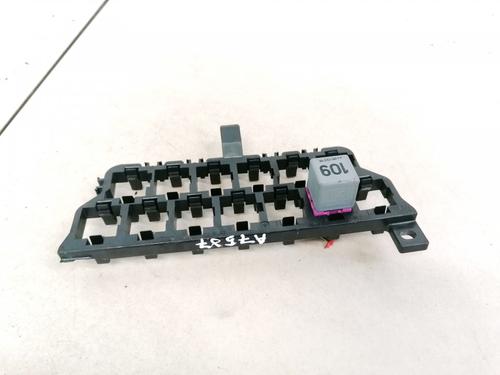 Used Fuse box Fuse box VW GOLF IV (1J1) 1.9 TDI (90 hp) 32889174 32889174