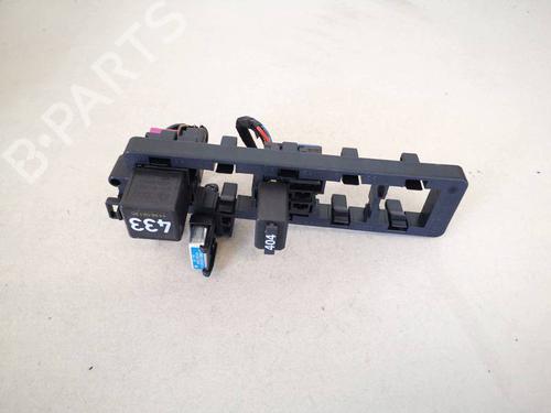 Used Fuse box VW PASSAT B6 (3C2) 1.9 TDI (105 hp) 32945109
