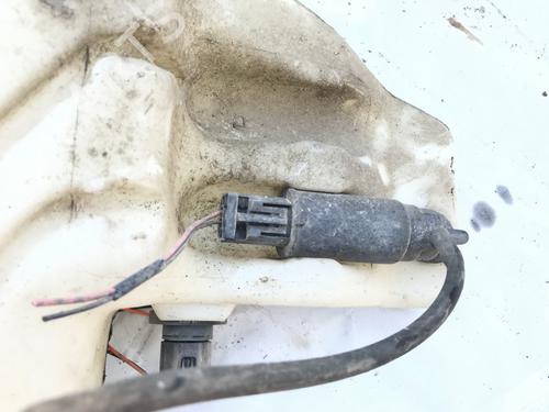 Used Washer pump Washer pump MITSUBISHI CARISMA (DA_) 1.6 (DA1A) (90 hp) 35605873 35605873