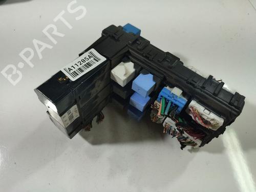 Used Fuse box HYUNDAI SANTA FÉ I (SM) 2.4 16V (146 hp) 33098052