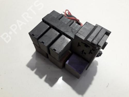 Used Fuse box Fuse box RENAULT CLIO II (BB_, CB_) 1.4 16V (B/CB0P, BB13) (98 hp) 33507541 33507541