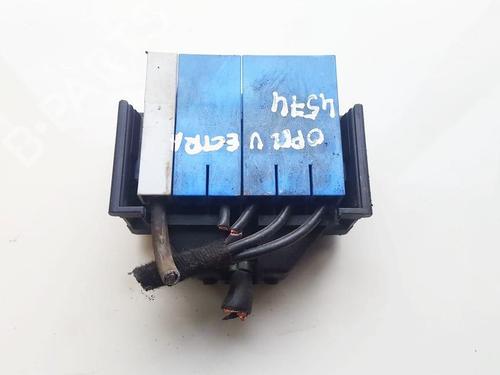 Used Fuse box Fuse box OPEL VECTRA B (J96) 2.0 DTI 16V (F19) (101 hp) 33519352 33519352