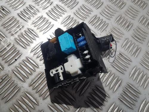 fuse-box-toyota-rav-4-ii-_a2_-2000-2001-2002-2003-2004-2005-33499704 main image