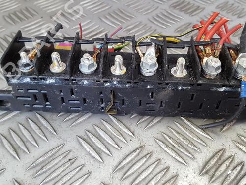 fuse-box-audi-a4-b5-8d2-1994-1995-1996-1997-1998-1999-2000-2001-33495808 main image