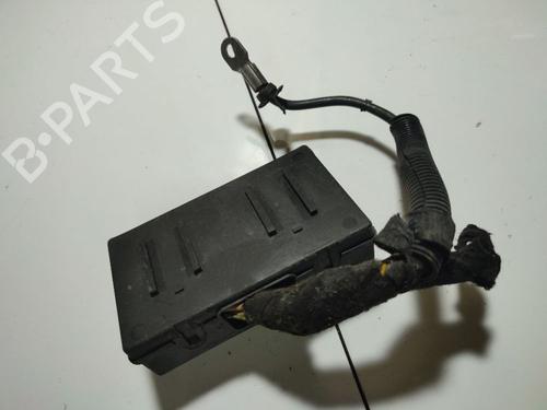 Used Fuse box Fuse box 32561721 32561721