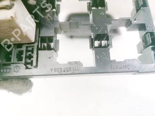 Fuse box VW GOLF PLUS V (5M1, 521) 1.9 TDI | BP32928519E1 - Image 3