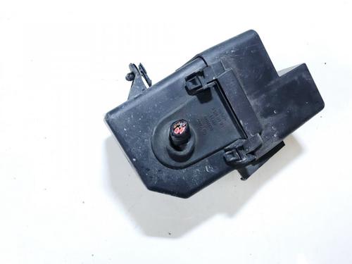 Used Fuse box Fuse box VW BORA I (1J2) 1.9 TDI (101 hp) 33073641 33073641