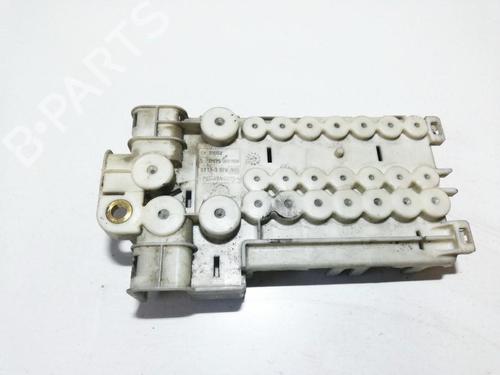 Used Fuse box Fuse box BMW 5 (E39) 525 tds (143 hp) 33504814 33504814