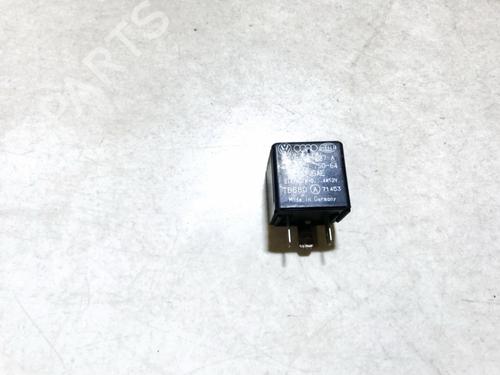 Used Electronic sensor Electronic sensor VW PASSAT B3/B4 Variant (3A5, 35I) 1.9 TDI (90 hp) 33064268 33064268