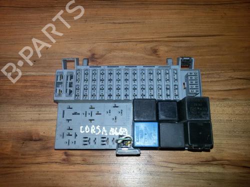 Used Fuse box Fuse box OPEL CORSA B (S93) 1.4 i (F08, F68, M68) (60 hp) 33502191 33502191