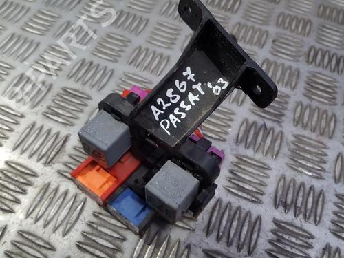 fuse-box-vw-passat-b55-3b3-2000-2001-2002-2003-2004-2005-33495155 main image