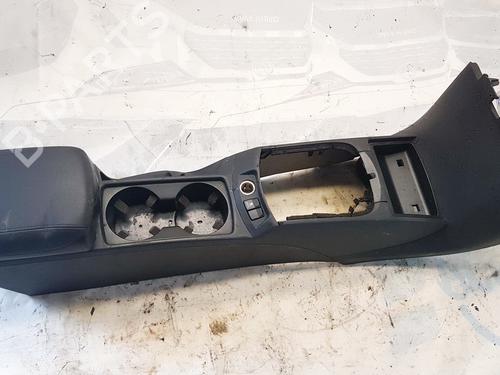 Used Armrest / Center console Armrest / Center console 35510758 35510758