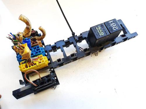 Used Fuse box Fuse box AUDI 100 C3 Saloon (443, 444) 2.0 D (70 hp) 32957618 32957618