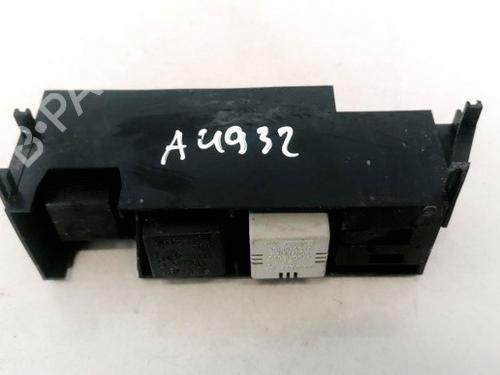 Zekeringkast RENAULT MASTER I Van (T__) 2.4 D (71 hp) 33067276