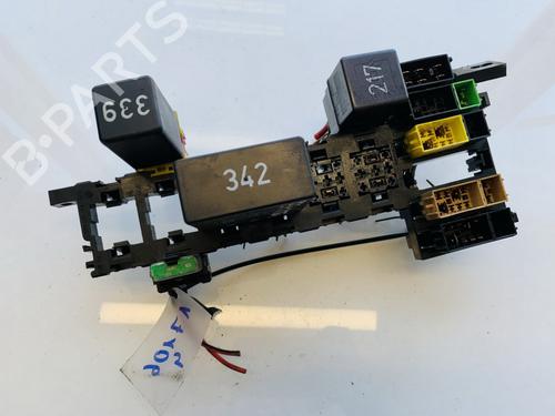 Used Fuse box Fuse box AUDI 80 B4 Saloon (8C2) 1.9 TDI (90 hp) 32877901 32877901