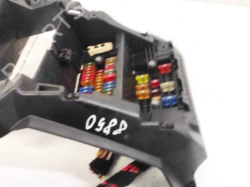 Fuse box VW TRANSPORTER T5 Van (7HA, 7HH, 7EA, 7EH) 2.5 TDI | BP32932946E1 - Image 2