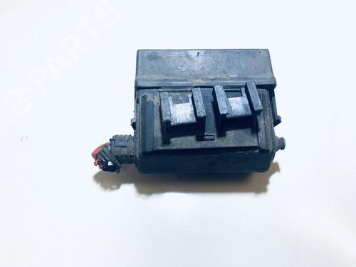 Used Fuse box Fuse box OPEL VECTRA B Estate (J96) 2.2 DTI 16V (F35) (125 hp) 33082052 33082052