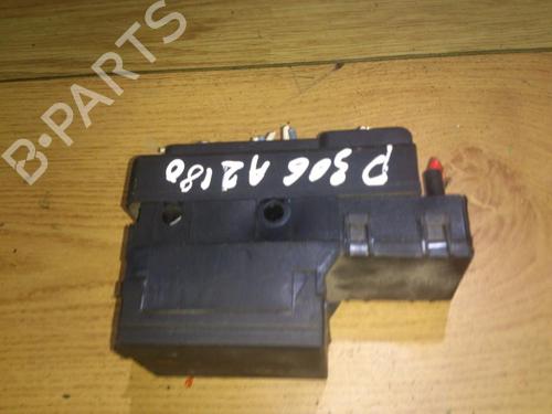 Used Fuse box Fuse box PEUGEOT 306 Hatchback (7A, 7C, N3, N5) 1.4 (75 hp) 33506177 33506177