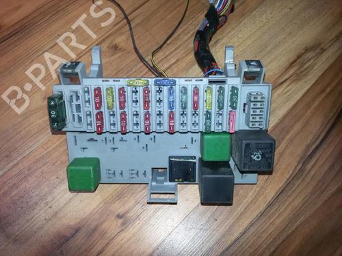 Used Fuse box Fuse box OPEL CORSA B (S93) 1.2 i (F08, F68, M68) (45 hp) 33499792 33499792