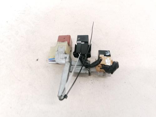 Used Fuse box Fuse box TOYOTA AVENSIS VERSO (_M2_) 2.0 D (CLM20_, CLM20R) (116 hp) 32884161 32884161