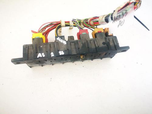 Used Fuse box Fuse box AUDI A4 B5 (8D2) 1.8 (125 hp) 33075032 33075032