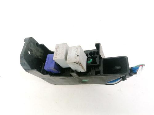 fuse-box-toyota-auris-_e15_-2006-2007-2008-2009-2010-2011-2012-2013-32902235 main image