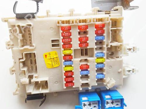 Used Fuse box Fuse box NISSAN PRIMERA Hatchback (P12) 2.2 dCi (139 hp) 33521649 33521649
