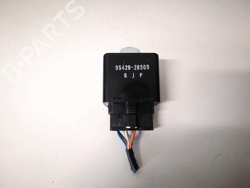 Used Electronic module Electronic module HYUNDAI SANTA FÉ II (CM) 2.2 CRDi GLS (150 hp) 32938357 32938357