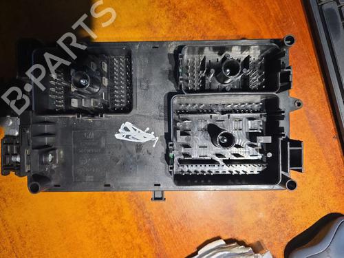 Used Fuse box Fuse box OPEL INSIGNIA A (G09) 2.0 CDTI (68) (160 hp) 32573142 32573142