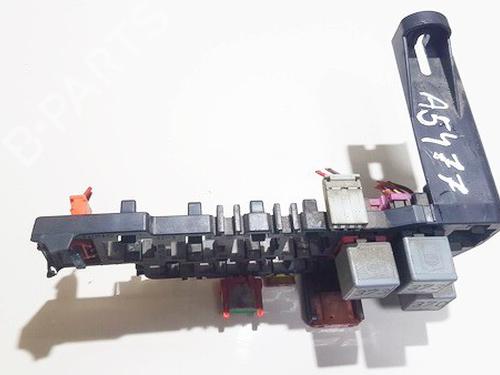 fuse-box-vw-passat-b5-variant-3b5-1997-1998-1999-2000-2001-33100930 main image