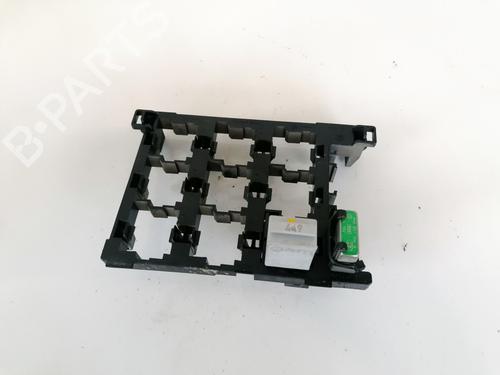 fuse-box-vw-touran-1t1-1t2-2003-2004-2005-2006-2007-2008-2009-2010-2011-32881112 main image