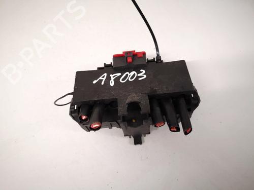 Used Fuse box Fuse box MERCEDES-BENZ C-CLASS (W203) C 180 Kompressor (203.046) (143 hp) 32906652 32906652