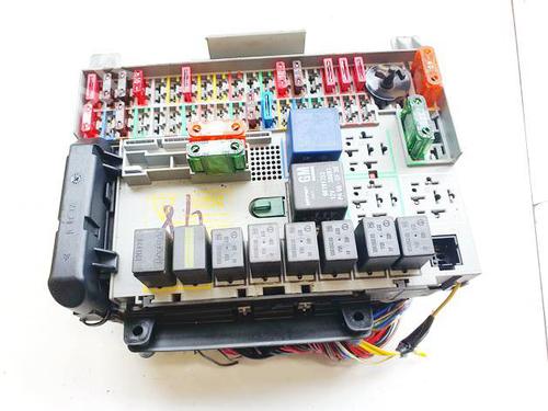 Used Fuse box Fuse box 36690710 36690710