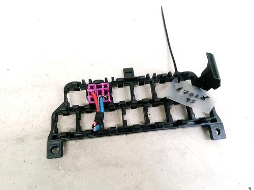 Used Fuse box Fuse box VW GOLF IV (1J1) 1.9 SDI (68 hp) 32889885 32889885