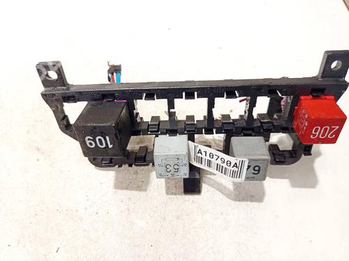 Used Fuse box Fuse box VW BORA I (1J2) 1.9 TDI (90 hp) 32554250 32554250