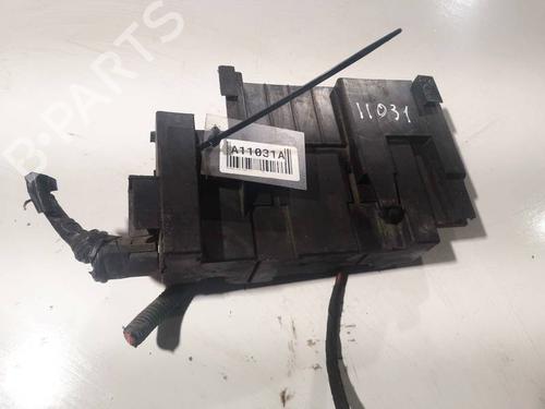 fuse-box-renault-clio-iii-br01-cr01-2005-2006-2007-2008-2009-2010-2011-2012-2013-2014-32541315 main image