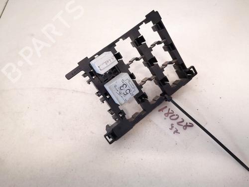 fuse-box-vw-touran-1t1-1t2-2003-2004-2005-2006-2007-2008-2009-2010-2011-32906388 main image