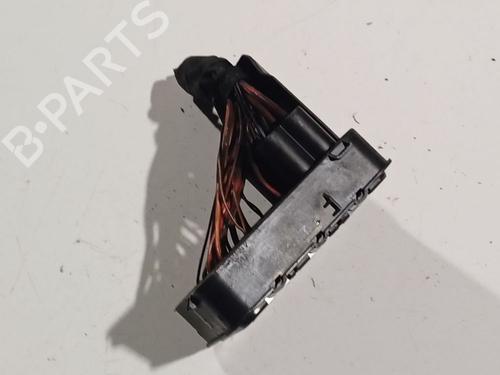 Fuse box VW GOLF V (1K1) 1.9 TDI 4motion | BP32571276E1