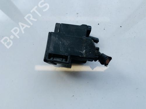 Used Fuse box Fuse box 32877492 32877492
