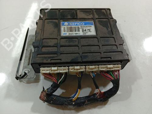 Used Engine control unit (ECU) HYUNDAI SANTA FÉ I (SM) 2.4 16V 4x4 (146 hp) 32531239