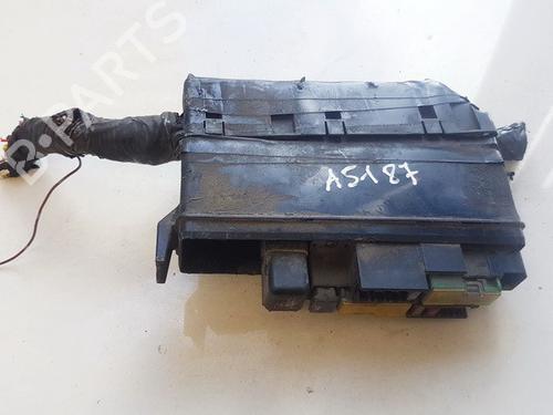 Used Fuse box Fuse box NISSAN MICRA III (K12) 1.2 16V (80 hp) 33527068 33527068