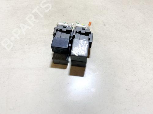 Used Fuse box Fuse box HONDA CIVIC VIII Hatchback (FN, FK) 2.2 CTDi (FK3) (140 hp) 33066448 33066448