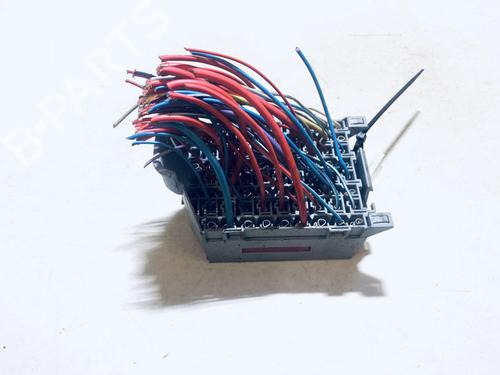 Used Fuse box Fuse box VOLVO S60 I (384) 2.4 (140 hp) 33109359 33109359