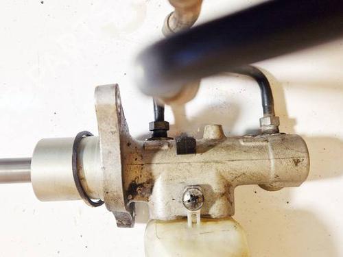 Used Brake master cylinder Brake master cylinder CITROËN C5 III (RD_) 2.0 HDi (RDRHD8, RDRHDJ, RDRHR8, RDRHRJ) (136 hp) 35018424 35018424