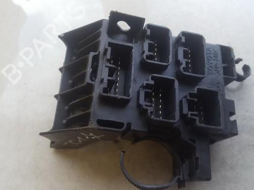 Used Fuse box Fuse box TOYOTA COROLLA Verso (_E12_) 1.8 VVT-i (ZZE122_, ZZE122R) (135 hp) 33517421 33517421