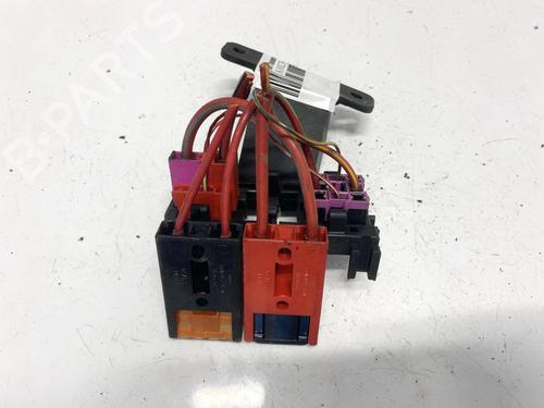 Used Fuse box AUDI A6 C5 (4B2, 4B4) 2.5 TDI (150 hp) 32582041
