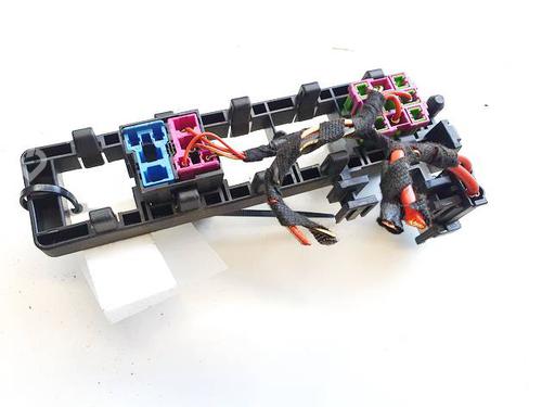 Fuse box SKODA SUPERB II (3T4) 1.8 TSI | BP32570767E1 