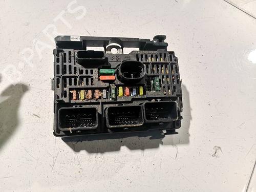 Used Fuse box Fuse box 38581405 38581405