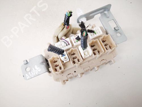 Used Fuse box Fuse box 33070868 33070868